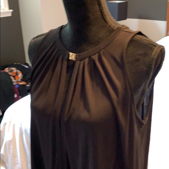 H&M black sleeveless shirt. - Picture 3 of 3